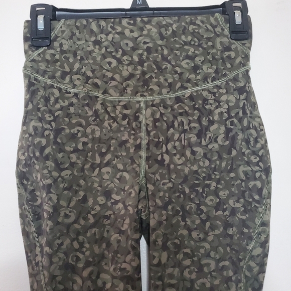 Lululemon Base Pase Highrise Running Tight Size 6 Intertwined Camo Medium Olive - Picture 5 of 16